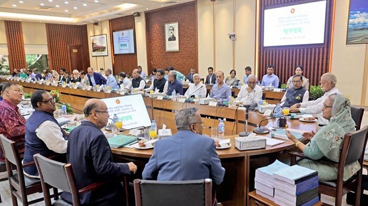 সব সরকারি কর্মকর্তাকে দুর্গতের পাশে থাকার নির্দেশ দেন প্রধানমন্ত্রী